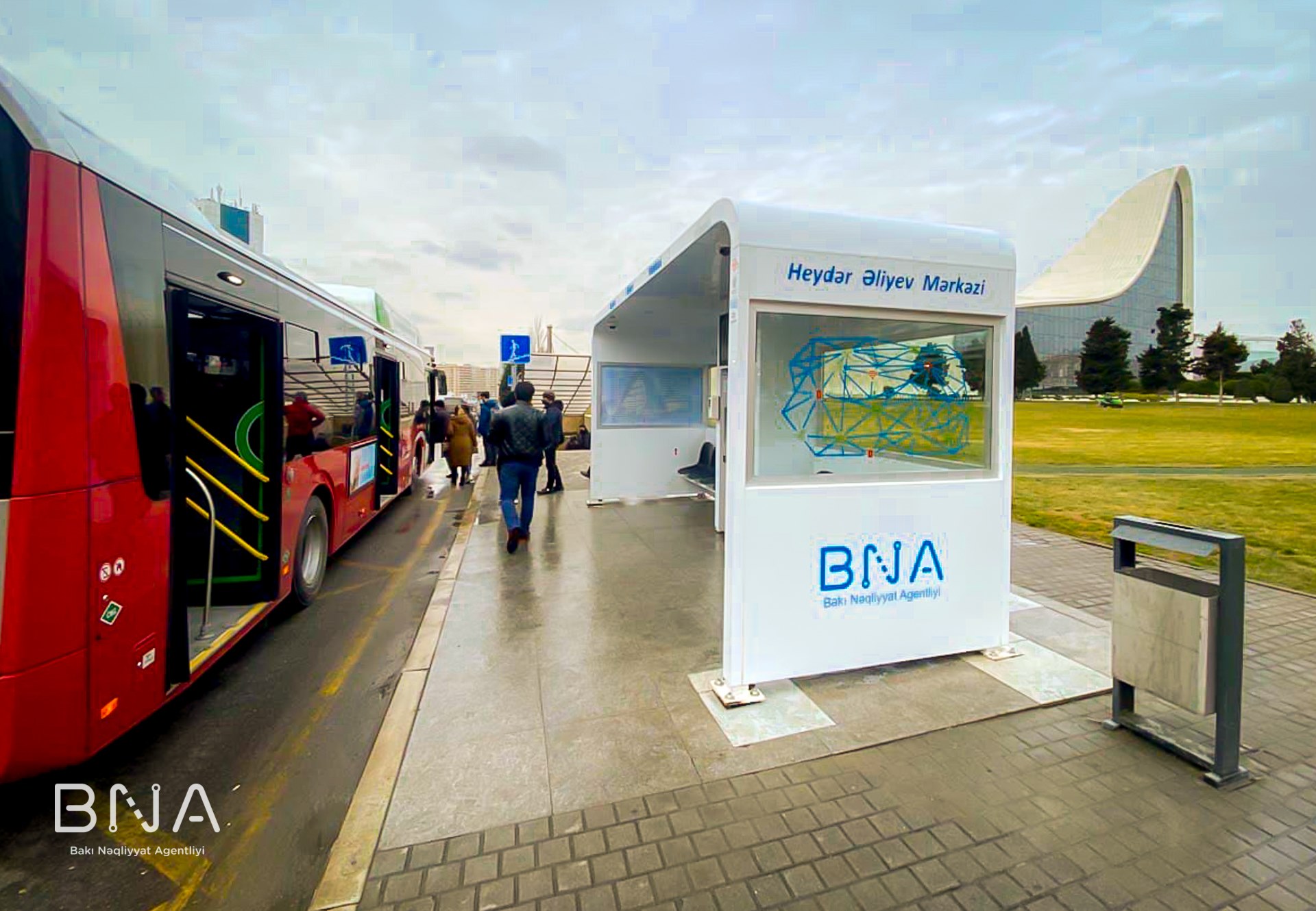 Bakı şəhərində bio-smart avtobus dayanacaq pavilyonlarının quraşdırılmasına başlanılıb
