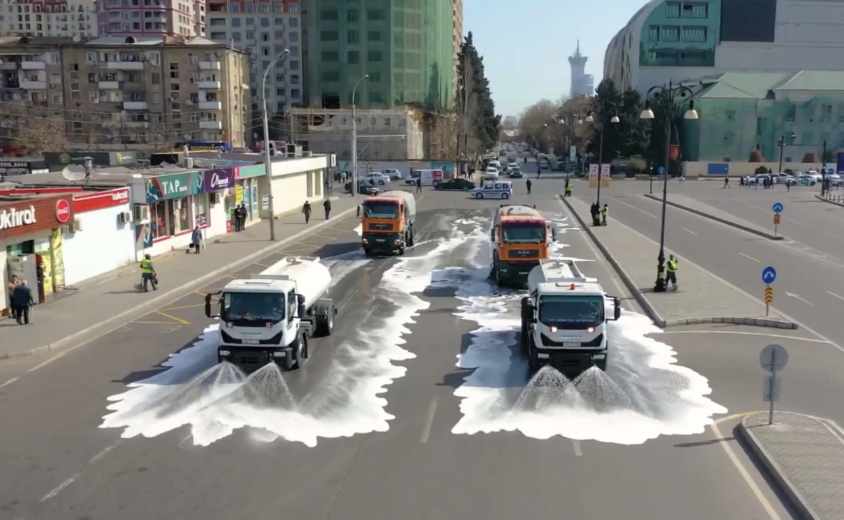 Bakı Şəhər İcra Hakimiyyətinin qərarına uyğun olaraq, bu gün paytaxtda təmizlik və abadlıqla bağlı geniş ümumşəhər daxili iməcliyi keçirilib