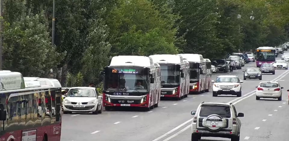 Sərnişin axınını idarə etmək üçün ekspress xətlər üzrə ehtiyat avtobuslar cəlb edilib