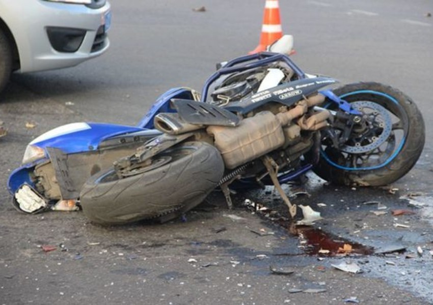 Bakıda motosikletçi qəza törətdi, xəsarət alan var