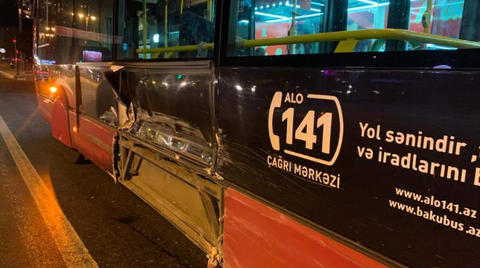 Bakıda "protiv" çıxan "Niva" avtobusa çırpıldı - FOTO