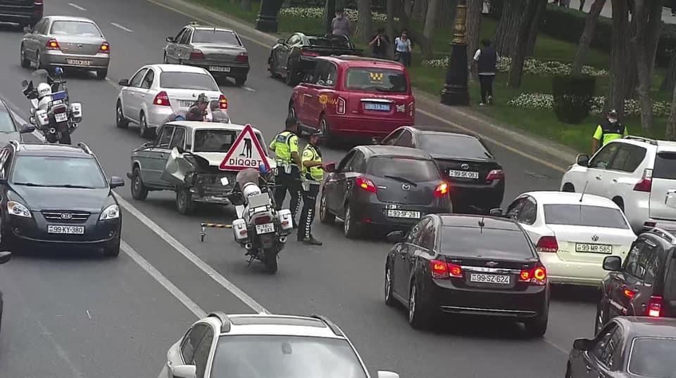 Neftçilər prospektində baş verən qəza tıxaca səbəb olub