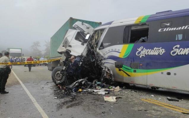 Ekvadorda yol qəzası: azı 9 ölü, 27 yaralı