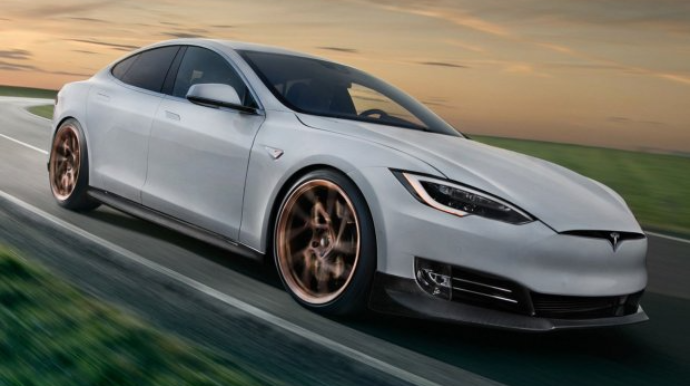 "Tesla" ən sürətli elektromobilin istehsalına başlayacaq