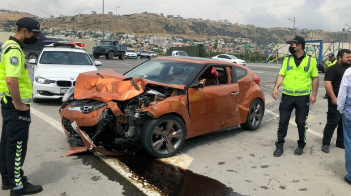 Azərbaycanda jurnalist və qızı ağır yol qəzasına düşdü - FOTO