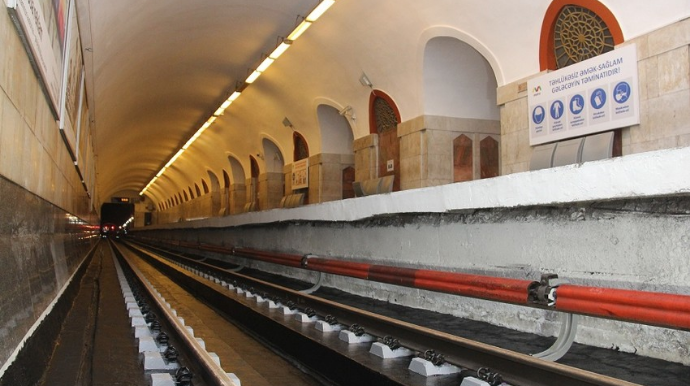 Bakı metrosunda ilk dəfə yollar dəmir-beton bloklar üzərində qurulub - FOTO