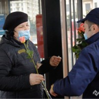 Azərbaycan könüllüləri Beynəlxalq Qadınlar Günü münasibətilə aksiya keçiriblər