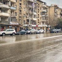 Küçə və prospektlərdə parklanma yerlərinin ödənişsiz olduğunu bildirən məlumat lövhələri quraşdırılır