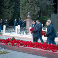 BNA kollektivi Ümummilli lider Heydər Əliyevin əziz xatirəsini anıb