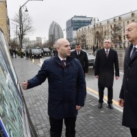 Prezident İlham Əliyev yeni salınmış parkın açılışında olub