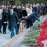 BNA kollektivi Ümummilli lider Heydər Əliyevin əziz xatirəsini anıb